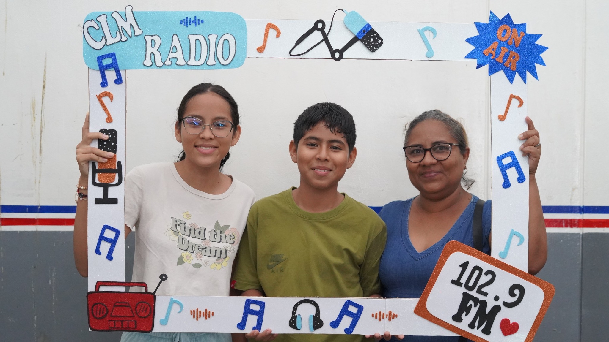 Locutores de CLM Radio en transmisión